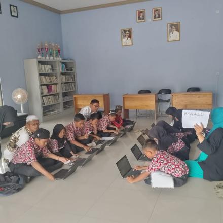 Gladi Resik dan Pelaksanaan ANBK Siswa SDN Desa Lima di Balai Kemasyarakatan Desa Mangkalawat